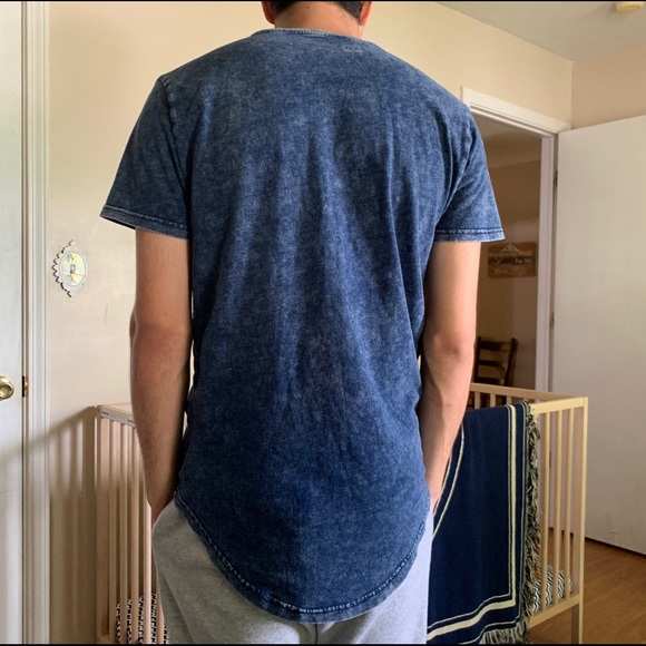 young and reckless t- shirt - Picture 2 of 3